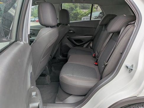 Used 2022 Chevrolet Trax LS w/ Tint and Cruise Package AWD/4WD image 19