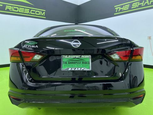 Used 2025 Nissan Altima 2.5 SV FWD image 8
