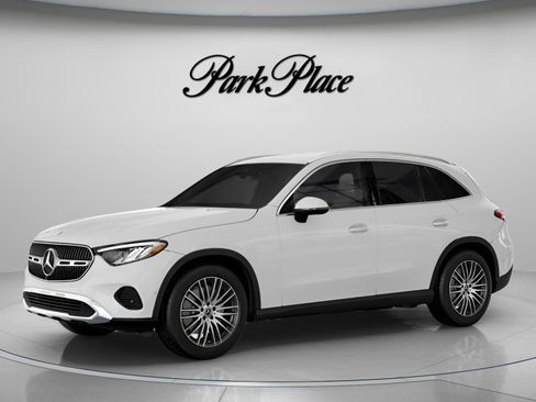 Used 2026 Mercedes-Benz GLC 300 image 2
