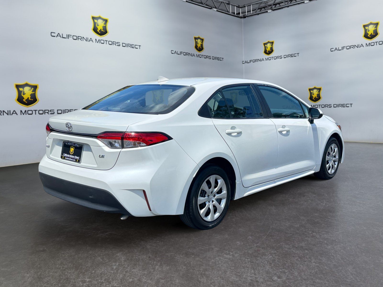 Used 2025 Toyota Corolla LE FWD image 5