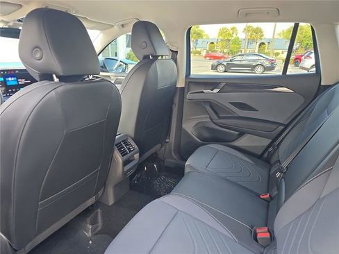 New 2026 Volkswagen Tiguan SE image 9