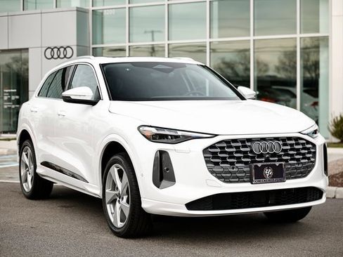 New 2025 Audi Q5 Premium Plus image 2