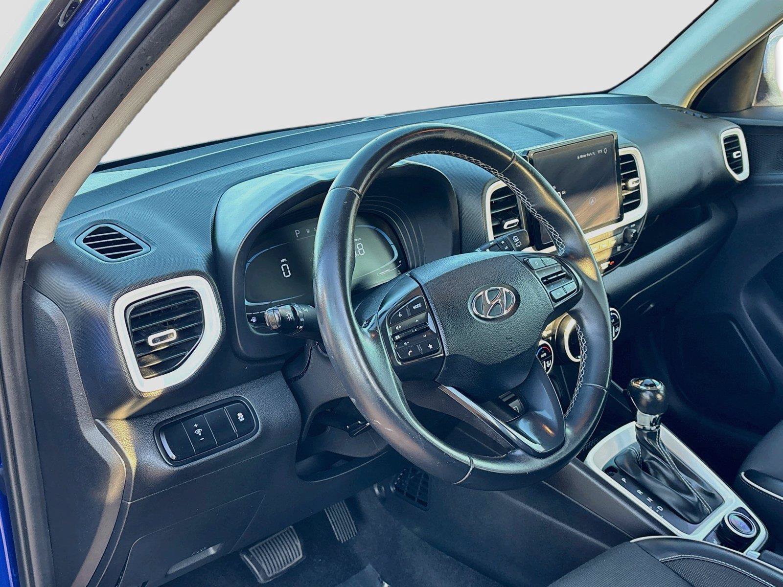 Used 2023 Hyundai Venue Limited FWD image 9