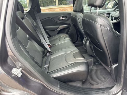 Used 2022 Jeep Cherokee Limited AWD/4WD image 27