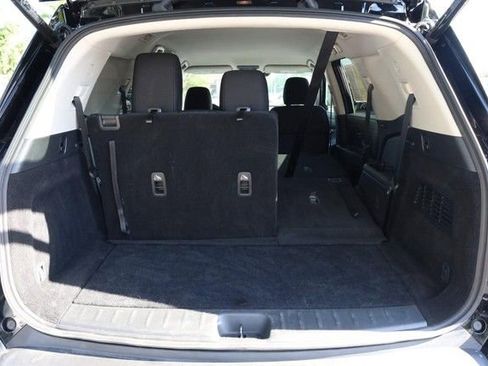 Certified 2025 Nissan Pathfinder SV FWD image 8