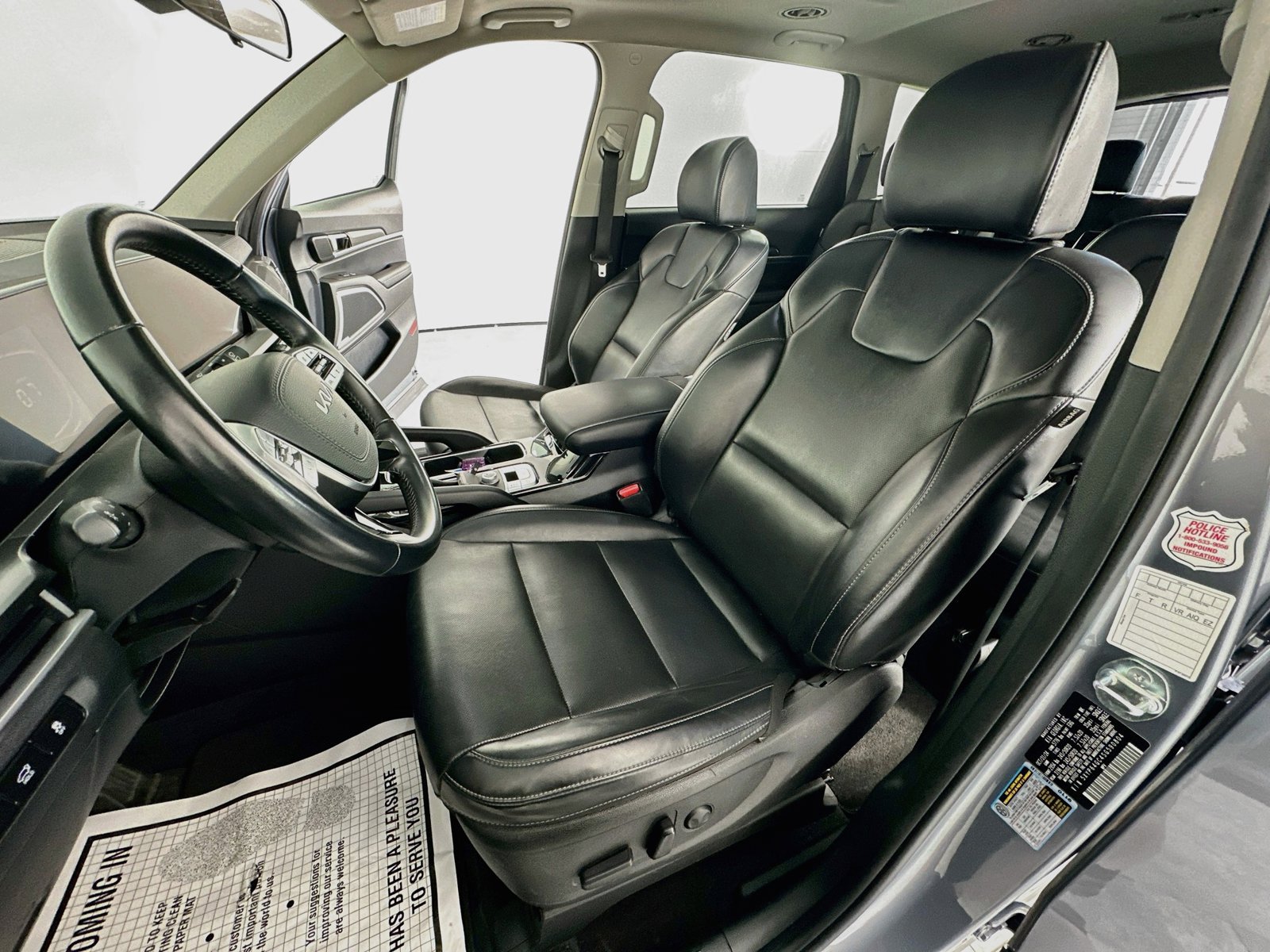 Used 2025 Kia Telluride S FWD image 28
