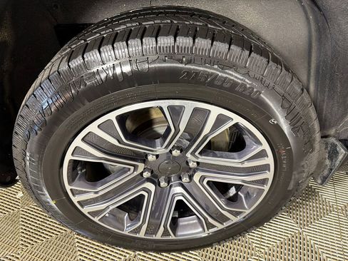 Used 2024 Jeep Wagoneer L Series II image 18