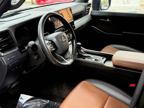 Used 2024 Lexus GX 550 w/ Accessory Package (Z1) image 26