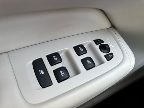 Certified 2023 Volvo XC60 B5 Core w/ Climate Package image 26