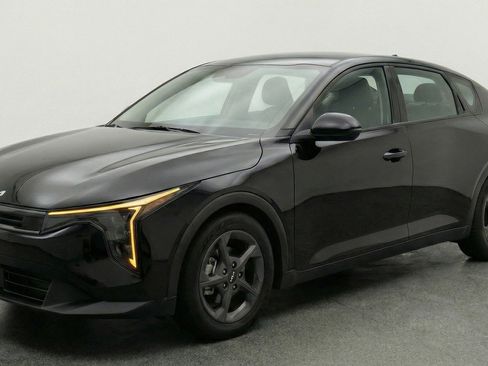 Used 2025 Kia K4 LXS image 2