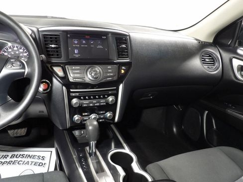 Used 2020 Nissan Pathfinder S FWD image 16