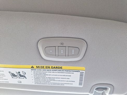 Used 2022 Chrysler Pacifica Touring-L image 15