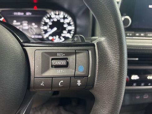 Used 2023 Nissan Rogue SV AWD/4WD image 18