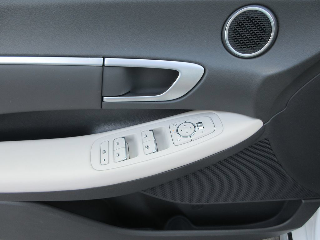 Used 2025 Hyundai Sonata SEL FWD image 20