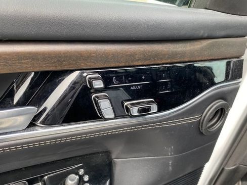 Used 2023 Jeep Grand Wagoneer 4WD image 4