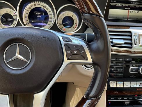 Used 2014 Mercedes-Benz E 550 4MATIC Sedan image 12