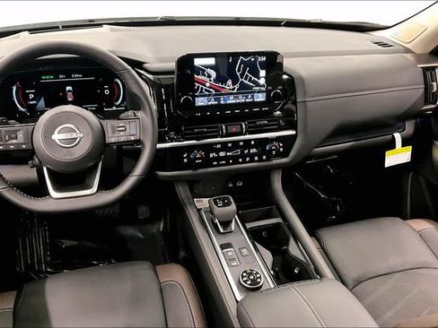 New 2025 Nissan Pathfinder Platinum w/ Lighting Package (N93) AWD/4WD image 7