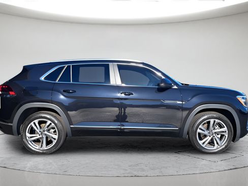Used 2024 Volkswagen Atlas Cross Sport SEL R-Line AWD/4WD image 2