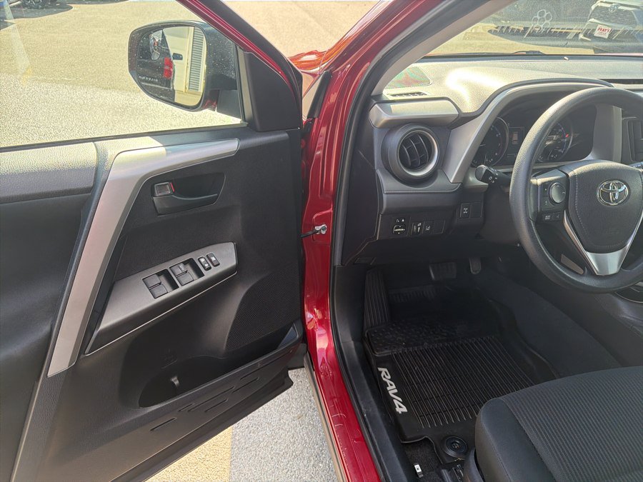 Used 2018 Toyota RAV4 LE w/ All Weather Liner Package AWD/4WD image 8