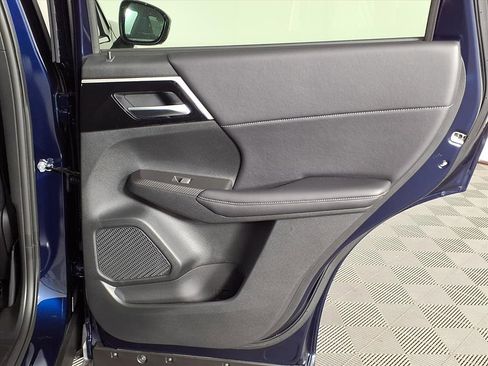 New 2025 Mitsubishi Outlander SE image 10