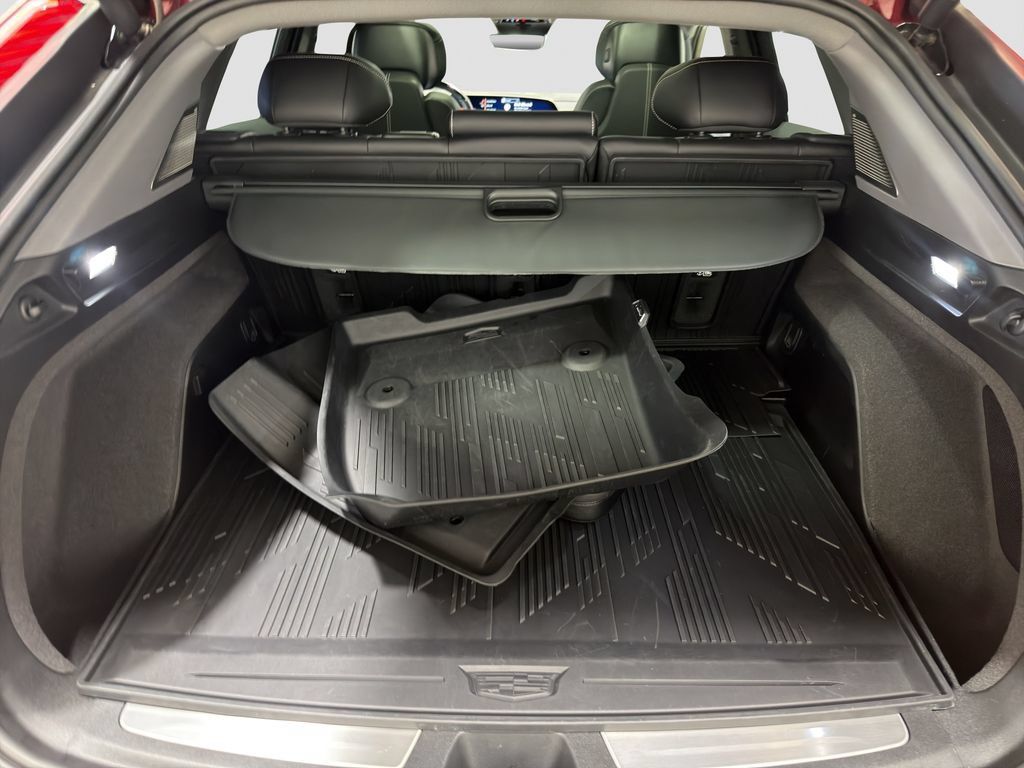 Used 2025 Cadillac Optiq Sport 2 w/ LPO, Floor Liner Package AWD/4WD image 19