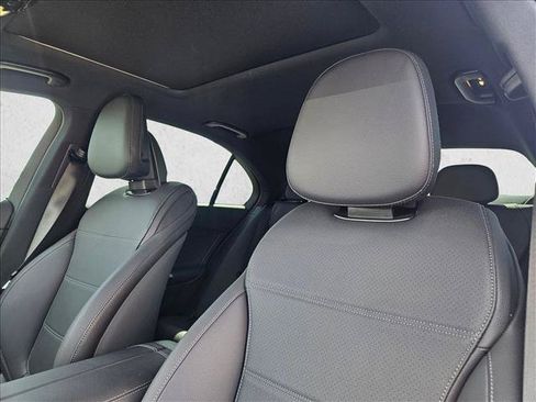 Used 2025 Mercedes-Benz C 300 Sedan image 12