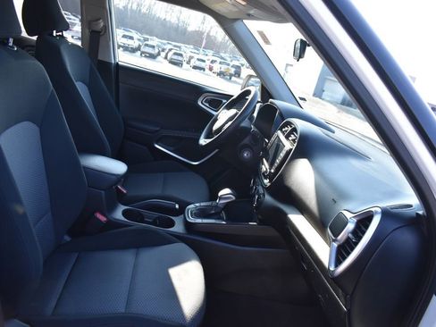 Used 2023 Kia Soul LX w/ LX Technology Package image 15