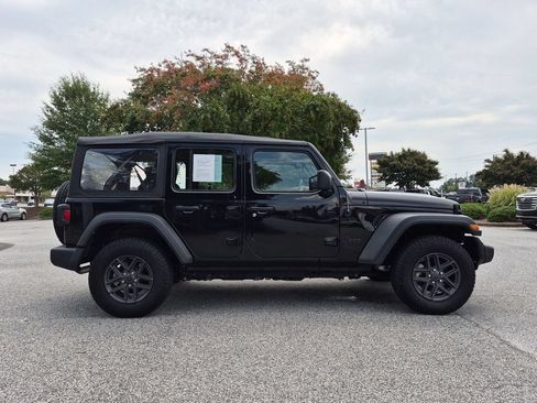 Used 2022 Jeep Wrangler Unlimited Sport AWD/4WD image 2