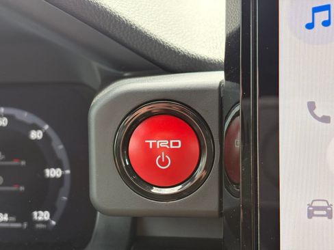 Used 2025 Toyota Tacoma TRD Off-Road AWD/4WD image 18