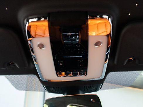 Used 2025 Rolls-Royce Cullinan image 30