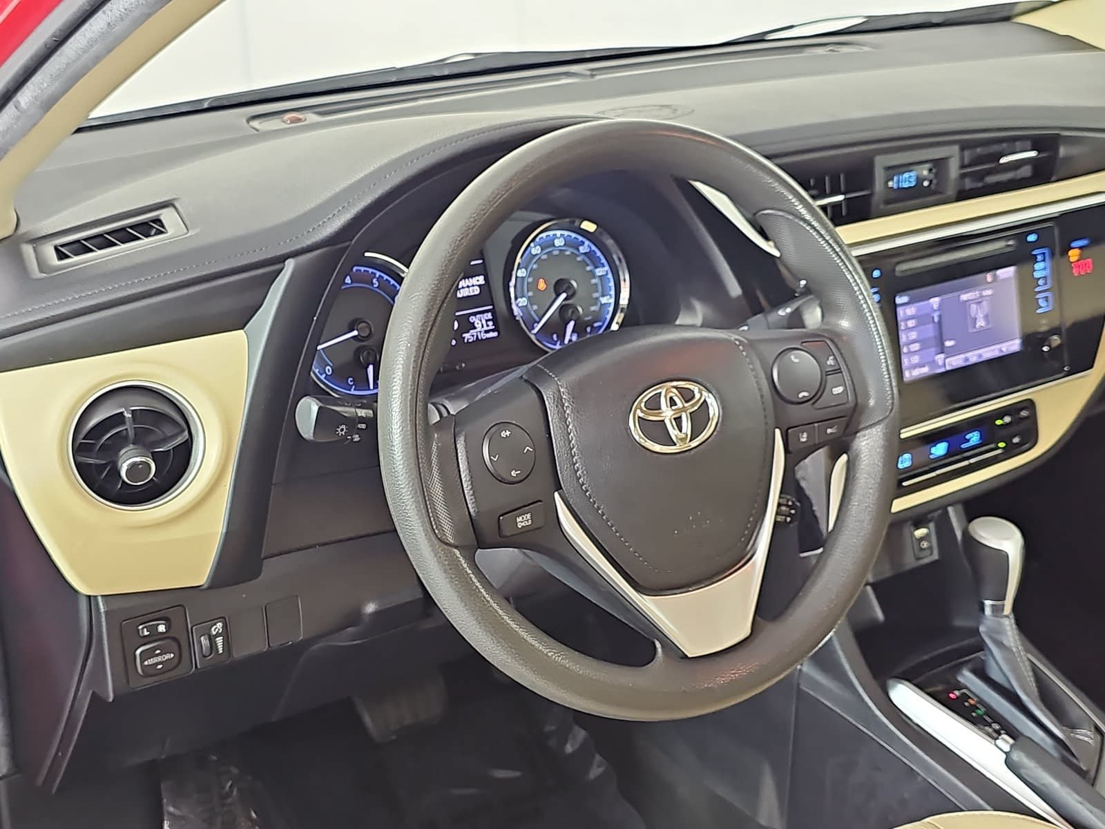 Used 2019 Toyota Corolla LE FWD image 15