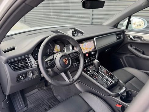 New 2026 Porsche Macan image 4