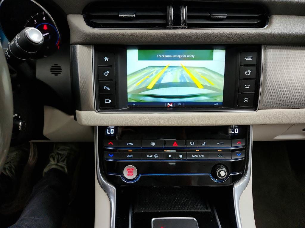 Used 2016 Jaguar XF Prestige RWD image 21