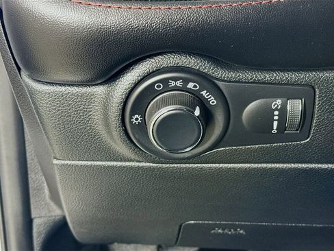 Used 2025 Dodge Durango GT image 12