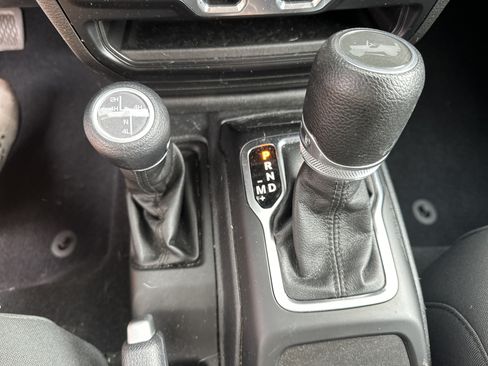Used 2023 Jeep Wrangler Unlimited w/ Cold Weather Group AWD/4WD image 24