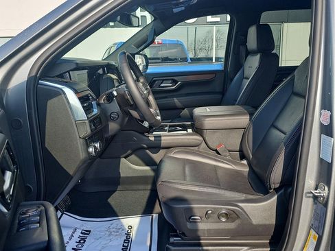 Used 2025 GMC Yukon Denali image 7