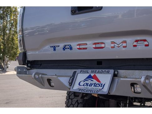 Used 2021 Toyota Tacoma TRD Off-Road w/ Technology Package AWD/4WD image 27