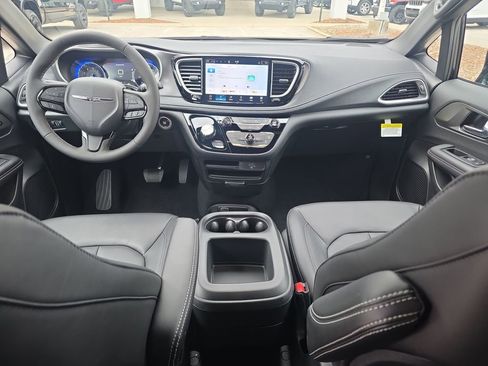 New 2026 Chrysler Pacifica Select image 7