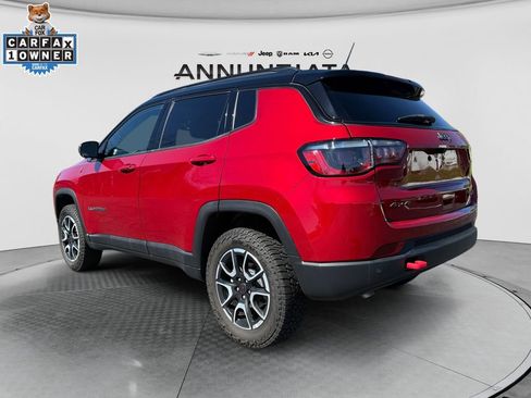 Used 2025 Jeep Compass Trailhawk AWD/4WD image 3