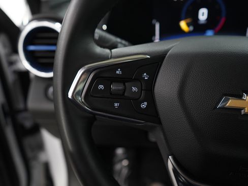 Used 2024 Chevrolet Trax LT w/ Sunroof Package image 17