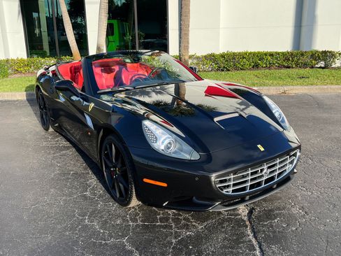 Used 2013 Ferrari California RWD image 20