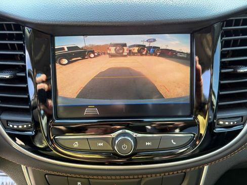 Used 2022 Chevrolet Trax LT w/ LT Convenience Package image 21