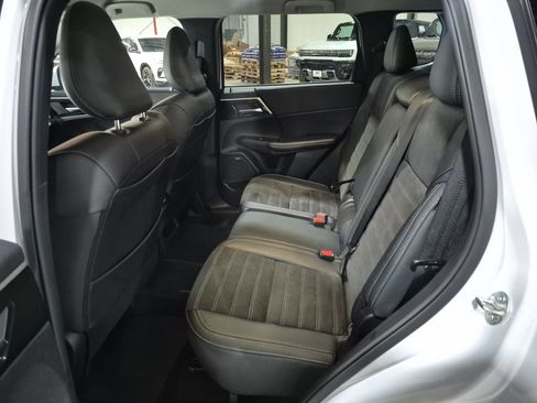Used 2025 Mitsubishi Outlander SE AWD/4WD image 26