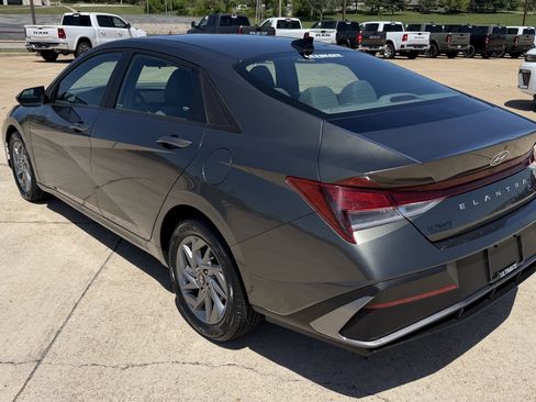 Used 2024 Hyundai Elantra SEL FWD image 5