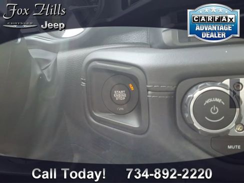 Used 2025 Jeep Wrangler Unlimited Sahara w/ Safety Group AWD/4WD image 24