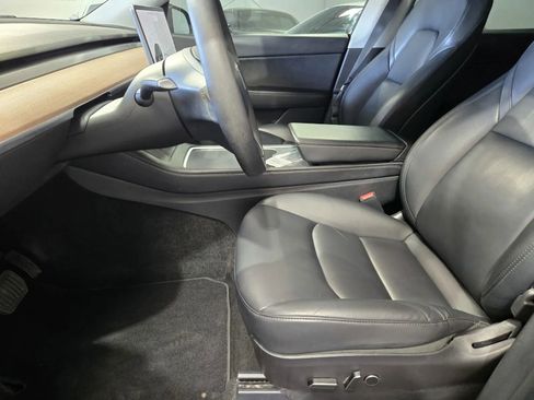 Used 2022 Tesla Model Y Long Range image 14