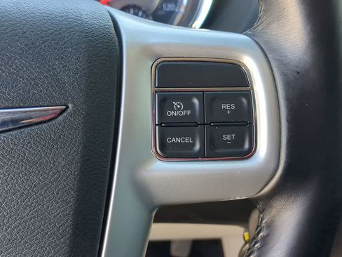 Used 2014 Chrysler Town & Country Touring image 24