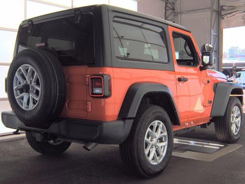 Used 2023 Jeep Wrangler Sport image 4