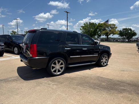 Used 2010 Cadillac Escalade AWD image 4