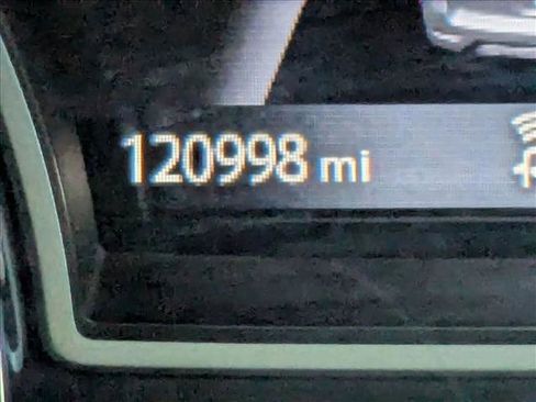 Used 2019 Nissan Pathfinder S image 11